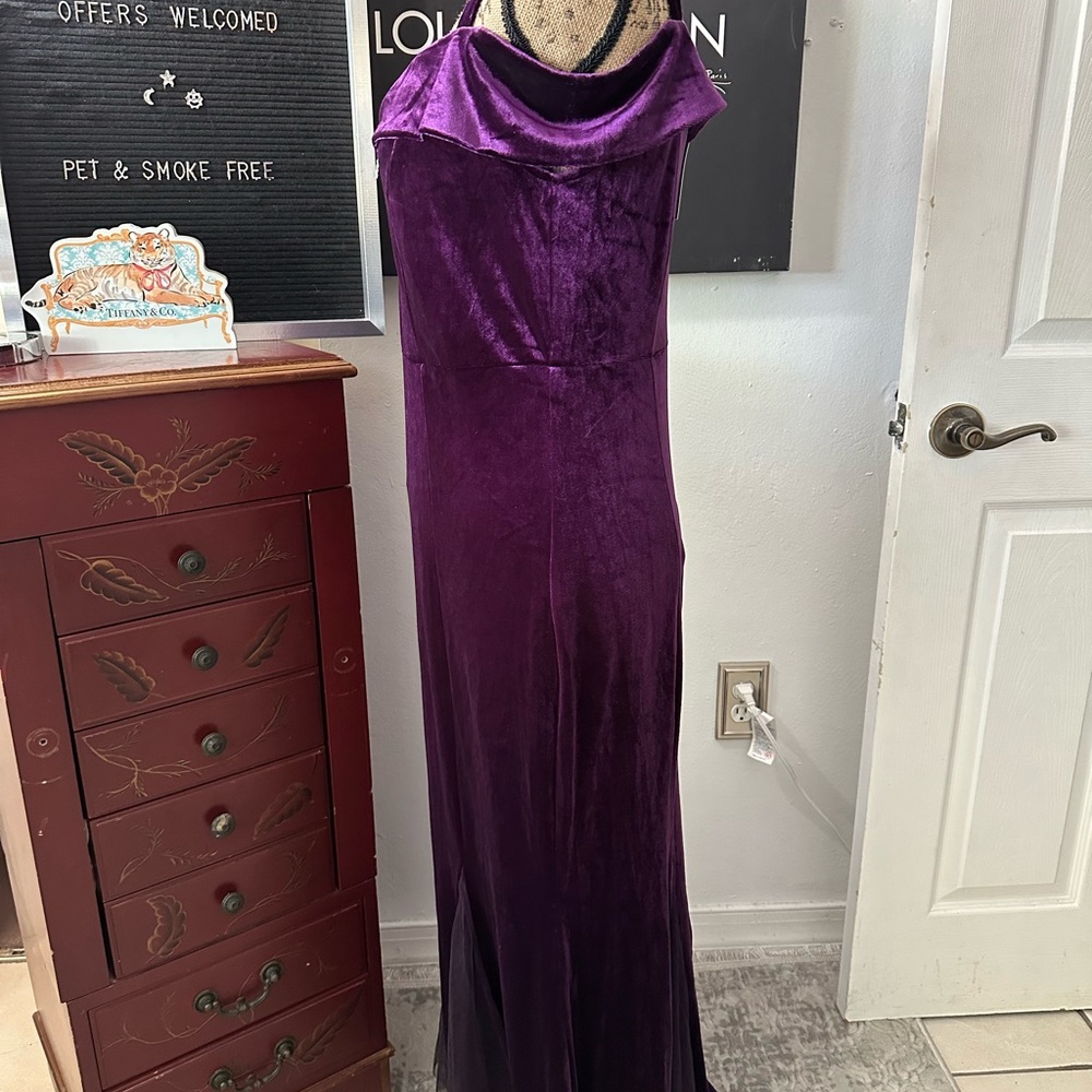 🆕Candalite Purple Velvet Gown - Picture 8 of 15